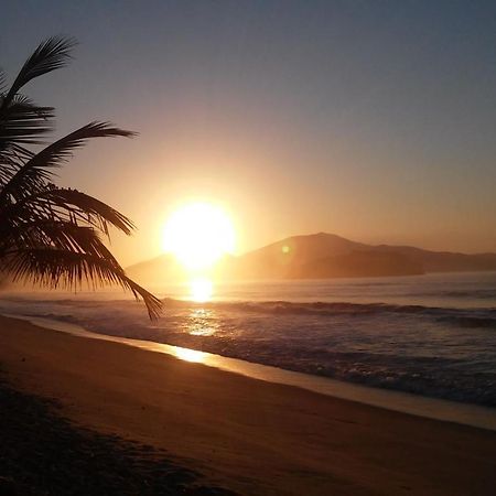 Chale No Condominio Verde Mar Na Praia Da Cocanha Caraguatatuba Bagian luar foto