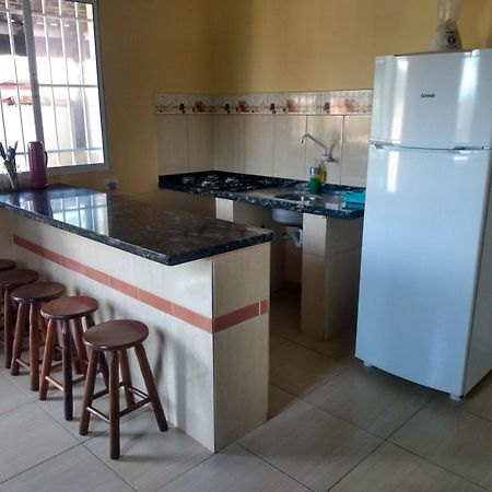 Chale No Condominio Verde Mar Na Praia Da Cocanha Caraguatatuba Bagian luar foto