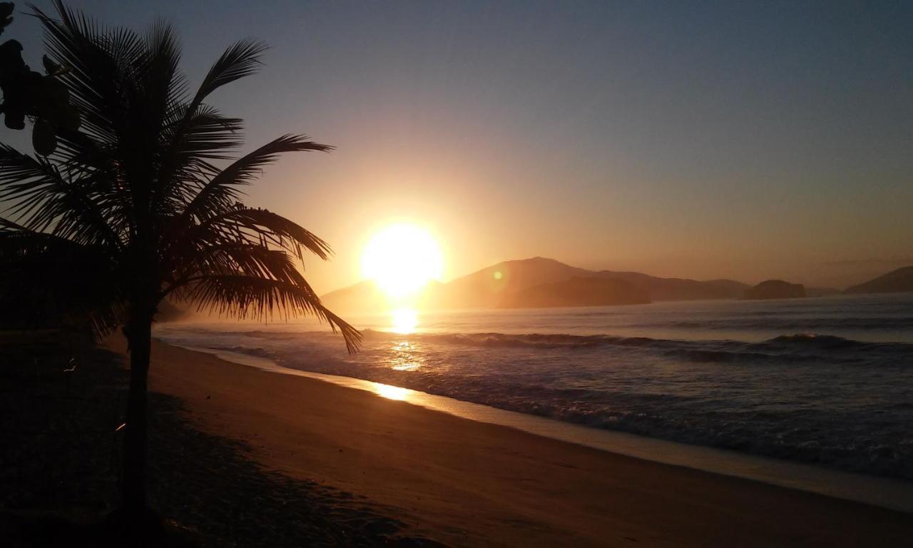 Chale No Condominio Verde Mar Na Praia Da Cocanha Caraguatatuba Bagian luar foto